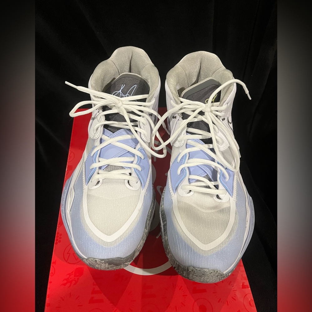 LIKE NEW Kyrie Irving Infinity Mens Basketball Shoes size 14
